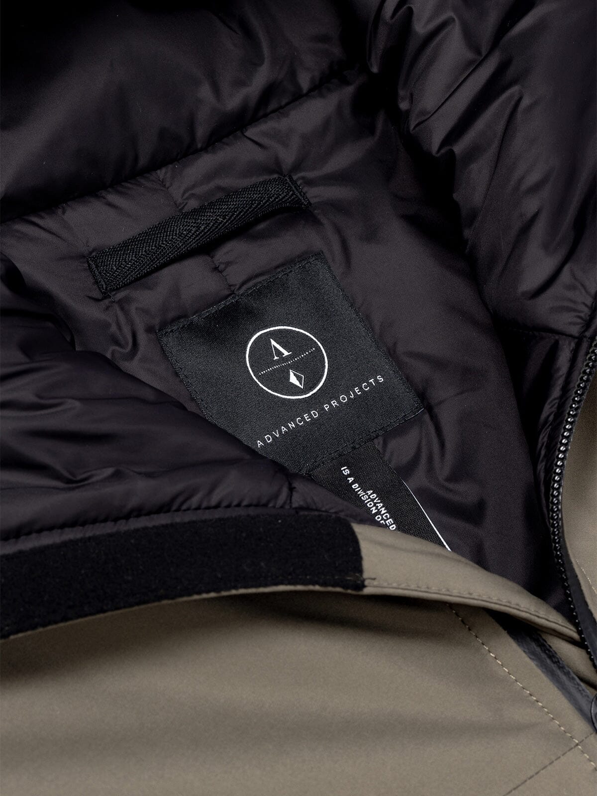 Highveld by Mission Workshop - Weatherproof Bags & Technical Apparel - San Francisco & Los Angeles - Construit pour durer - Garanti pour toujours