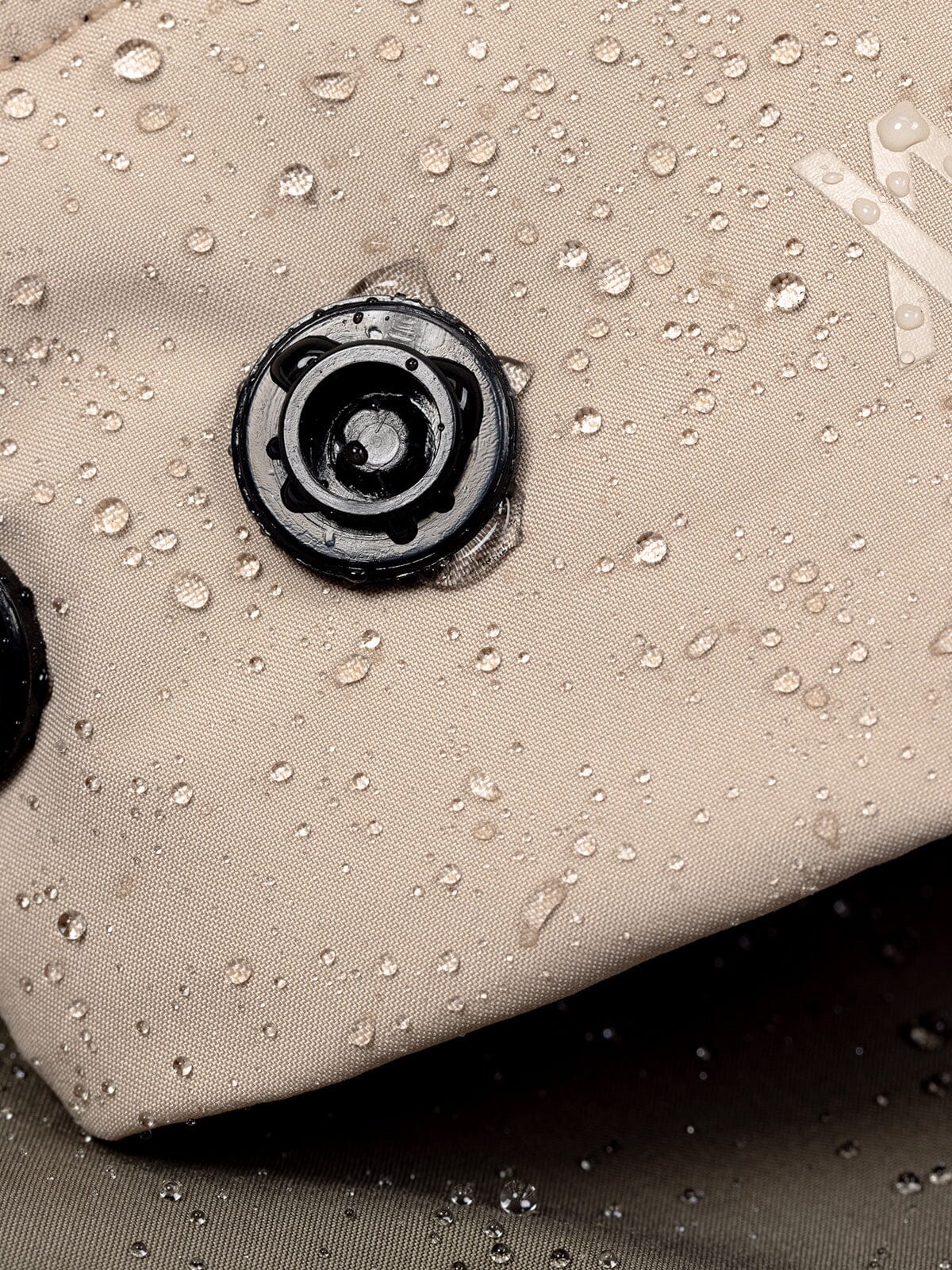 Highveld by Mission Workshop - Weatherproof Bags & Technical Apparel - San Francisco & Los Angeles - Construit pour durer - Garanti pour toujours