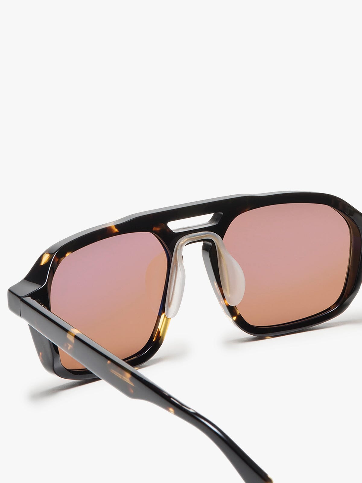 AO x MW : Navigator by Mission Workshop - Weatherproof Bags & Technical Apparel - San Francisco & Los Angeles - Construit pour durer - Garanti pour toujours