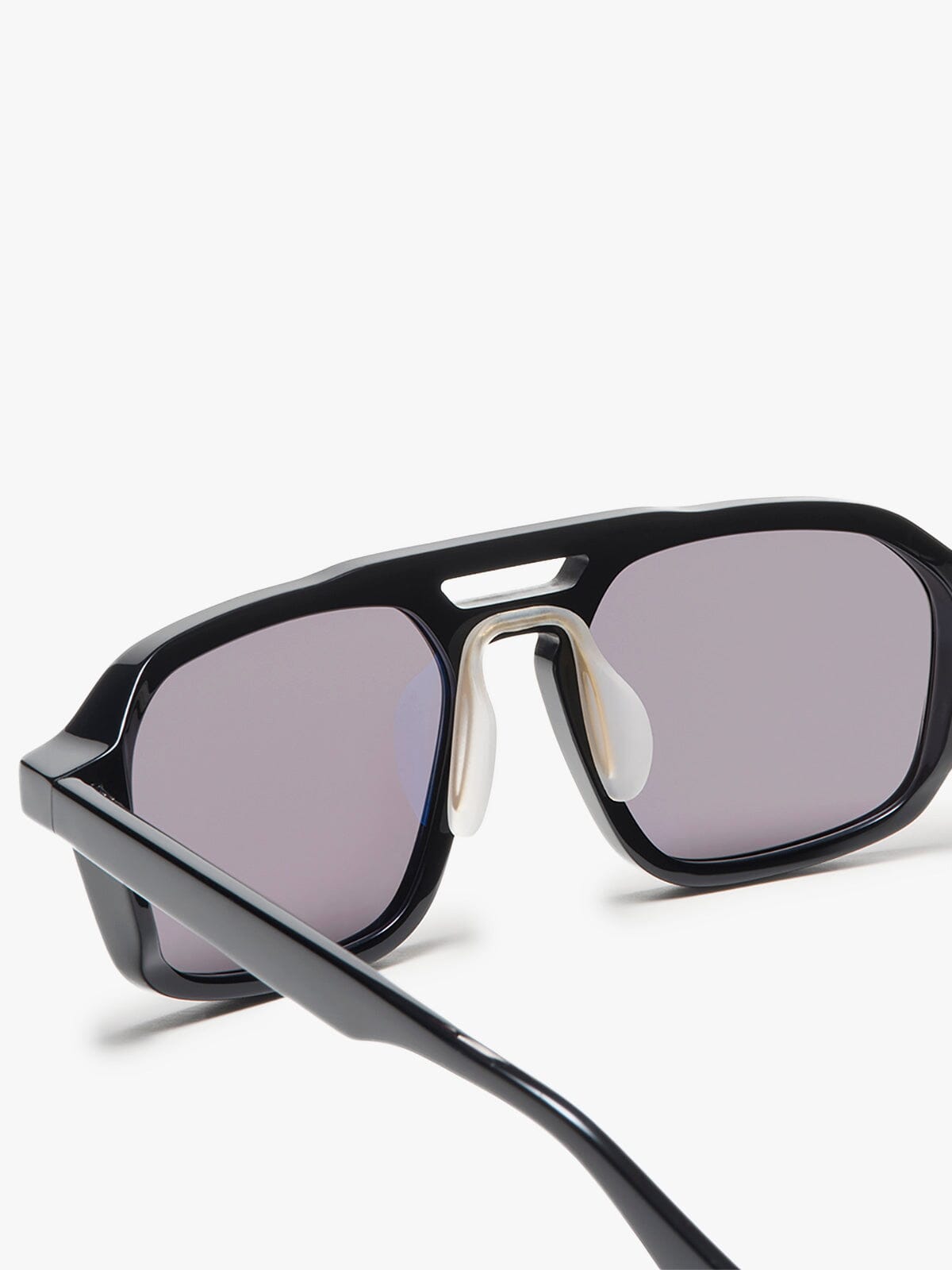 AO x MW : Navigator by Mission Workshop - Weatherproof Bags & Technical Apparel - San Francisco & Los Angeles - Construit pour durer - Garanti pour toujours