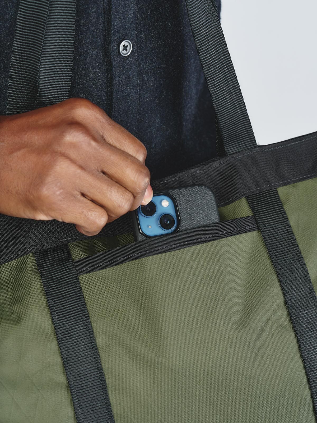 Helix 15L Tote by Mission Workshop - Weatherproof Bags & Technical Apparel - San Francisco & Los Angeles - Construit pour durer - Garanti pour toujours