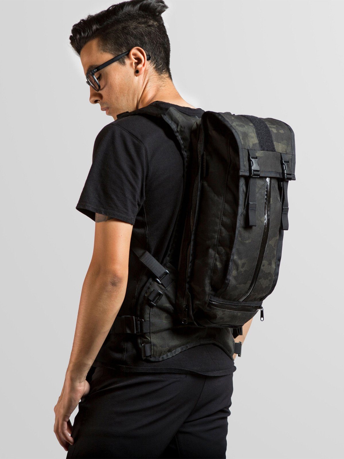 Hauser 10L by Mission Workshop - Weatherproof Bags & Technical Apparel - San Francisco & Los Angeles - Construit pour durer - Garanti pour toujours