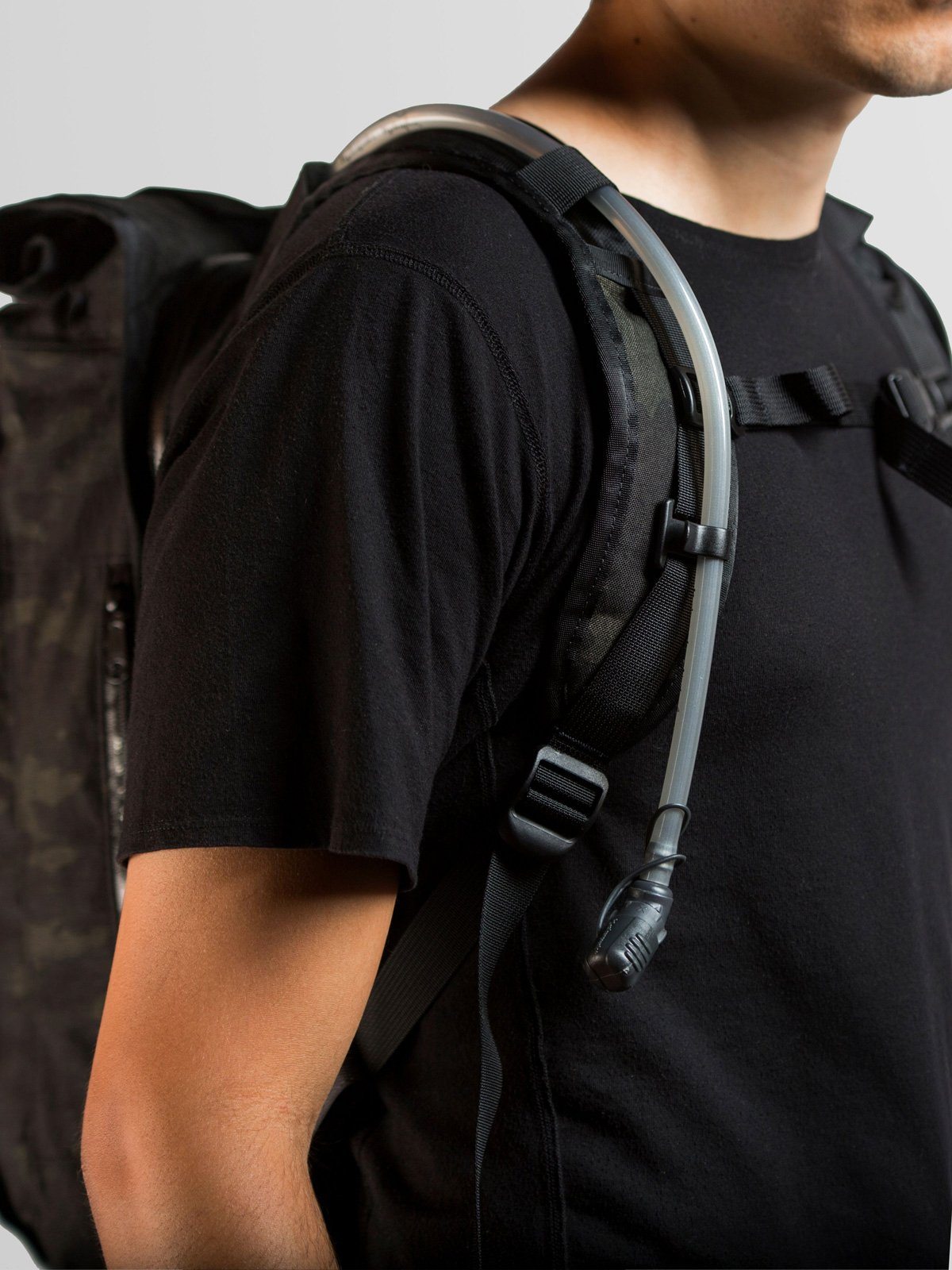 Hauser 10L by Mission Workshop - Weatherproof Bags & Technical Apparel - San Francisco & Los Angeles - Construit pour durer - Garanti pour toujours