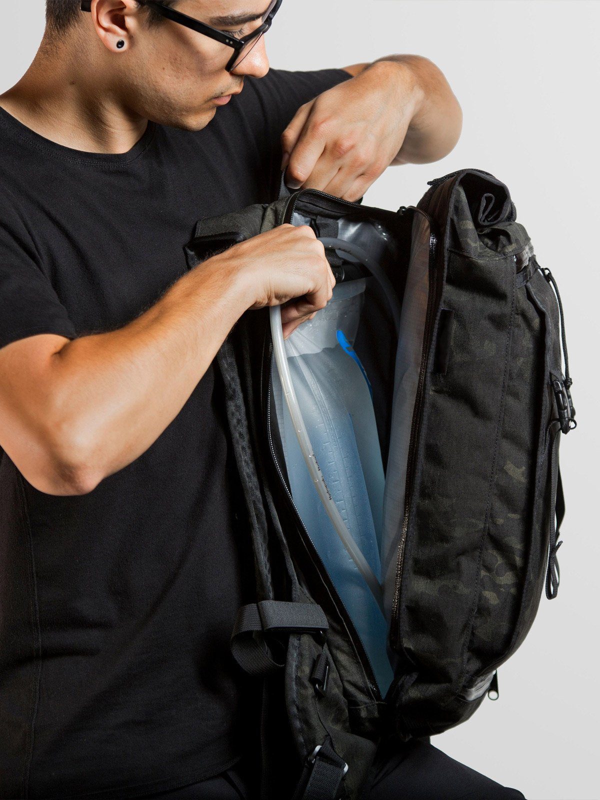 Hauser 10L by Mission Workshop - Weatherproof Bags & Technical Apparel - San Francisco & Los Angeles - Construit pour durer - Garanti pour toujours