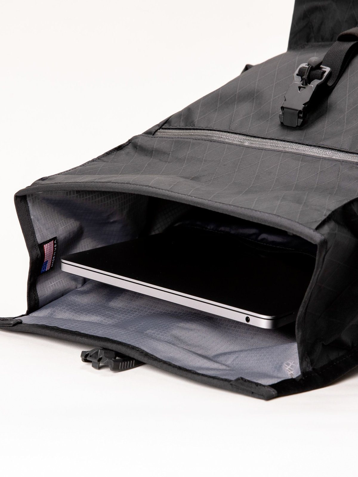 Speedwell by Mission Workshop - Sacs étanches et vêtements techniques - San Francisco et Los Angeles - Construits pour durer - Garantis pour toujours