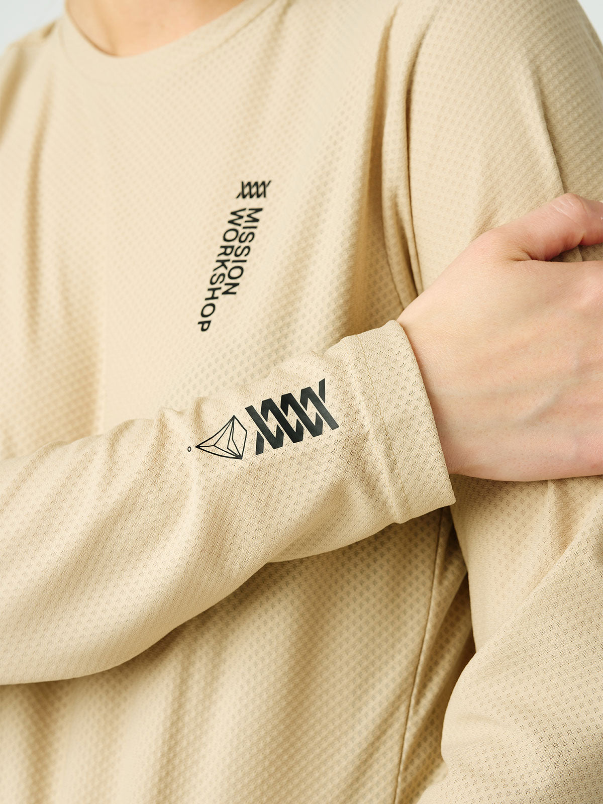 Mission Pro Tech Tee : LS Women's by Mission Workshop - Weatherproof Bags & Technical Apparel - San Francisco & Los Angeles - Construit pour durer - Garanti pour toujours