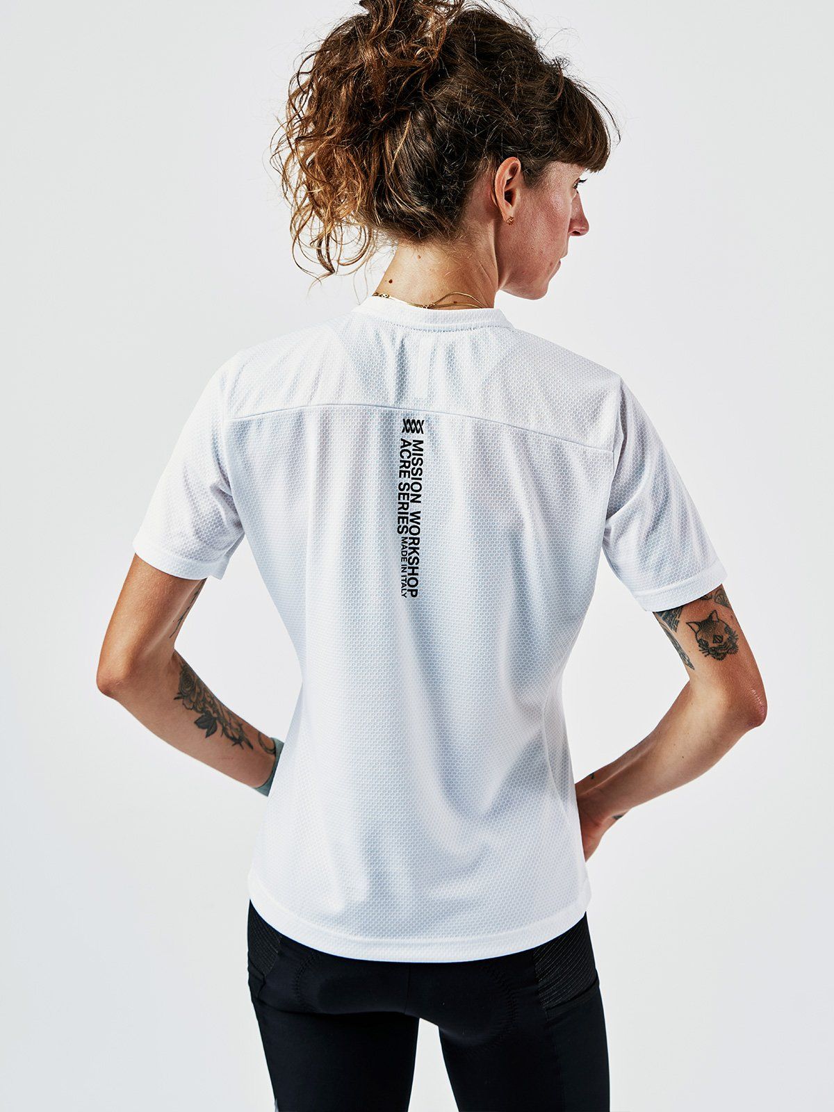 Mission Pro Tech Tee Women's by Mission Workshop - Weatherproof Bags & Technical Apparel - San Francisco & Los Angeles - Construit pour durer - Garanti pour toujours