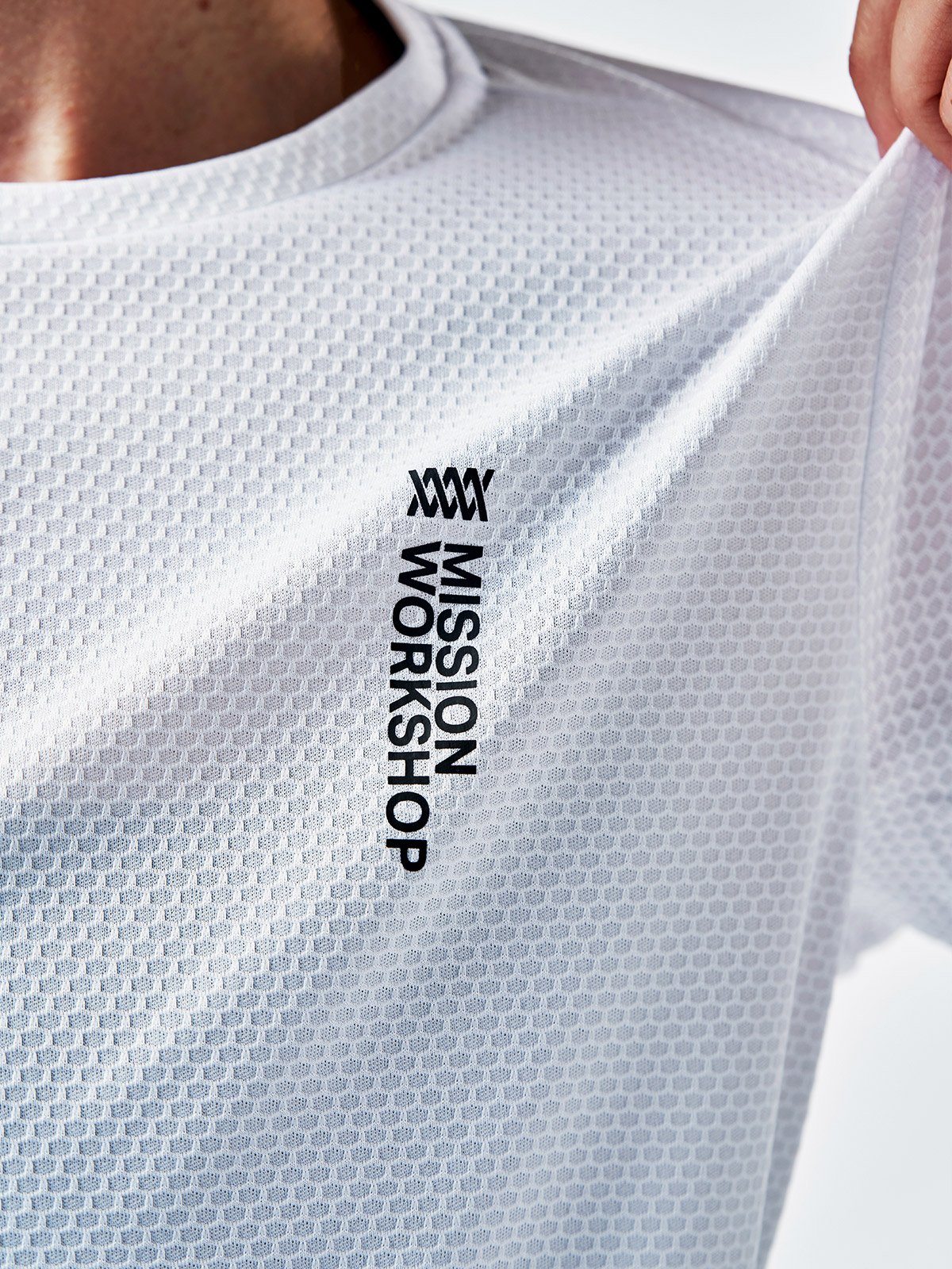 Mission Pro Tech Tee Women's by Mission Workshop - Weatherproof Bags & Technical Apparel - San Francisco & Los Angeles - Construit pour durer - Garanti pour toujours