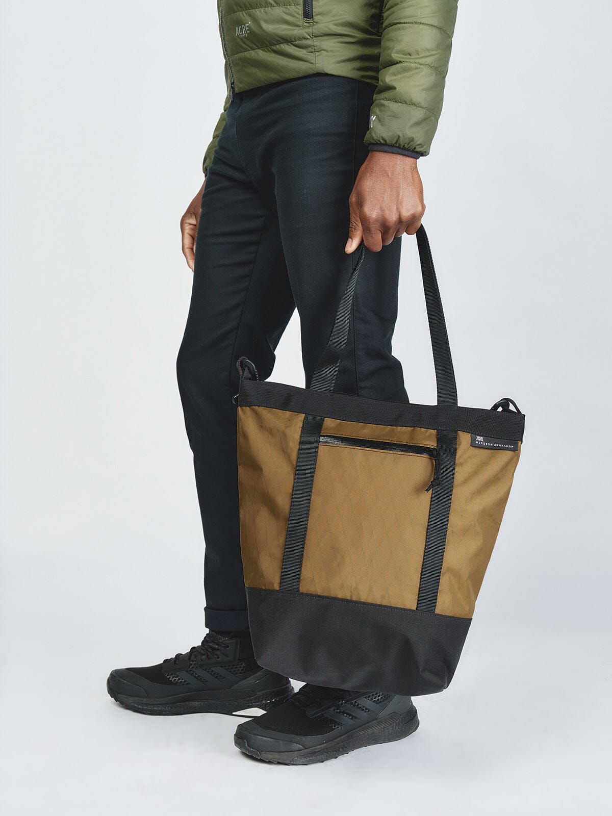 Helix 10L Tote by Mission Workshop - Weatherproof Bags & Technical Apparel - San Francisco & Los Angeles - Construit pour durer - Garanti pour toujours