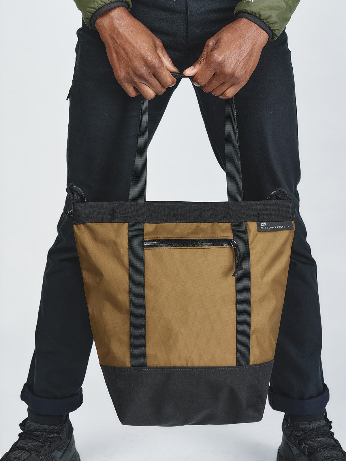Helix 10L Tote by Mission Workshop - Weatherproof Bags & Technical Apparel - San Francisco & Los Angeles - Construit pour durer - Garanti pour toujours