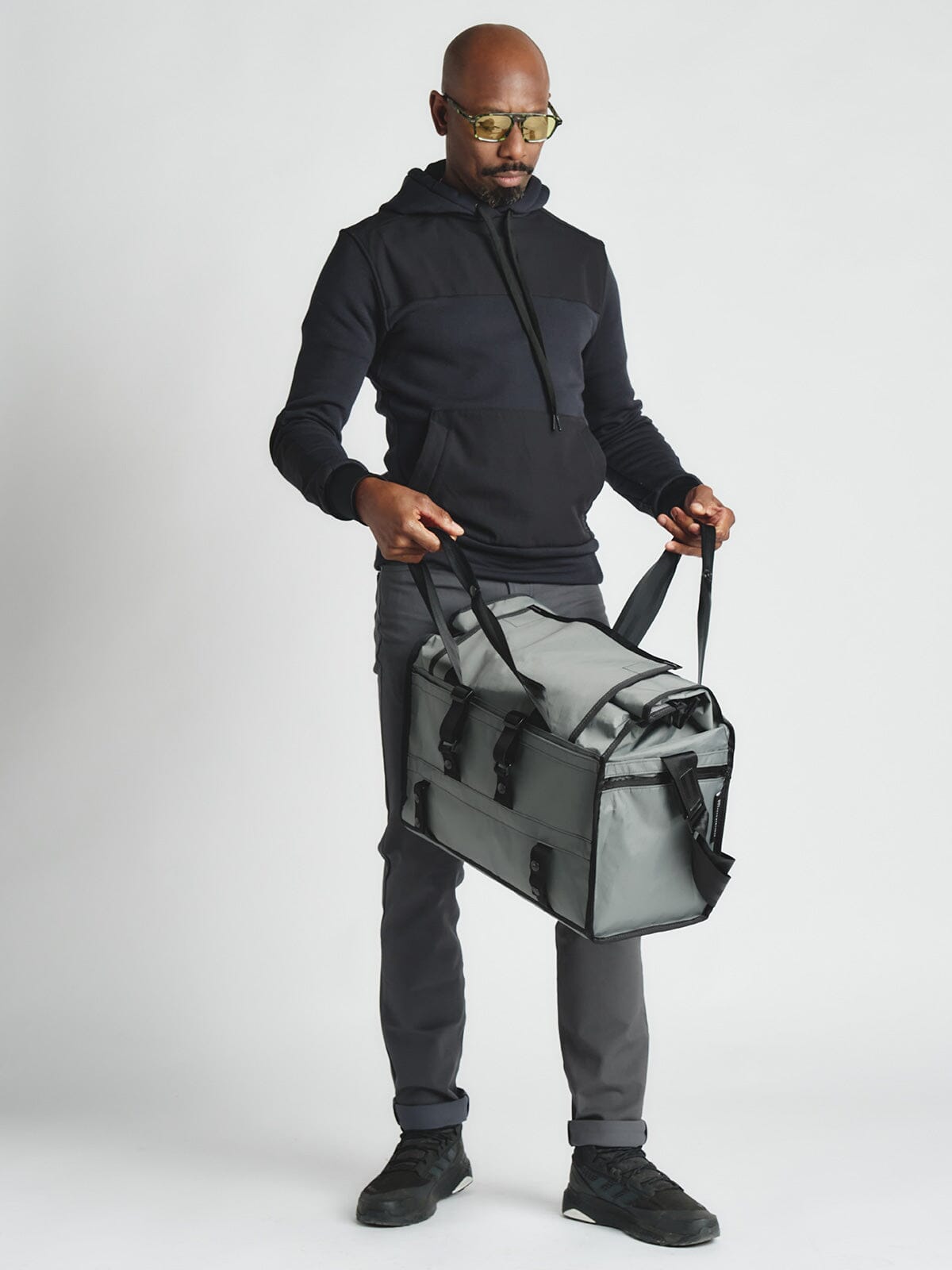 Helmsman : VX by Mission Workshop - Sacs étanches et vêtements techniques - San Francisco & Los Angeles - Construit pour durer - Garanti pour toujours