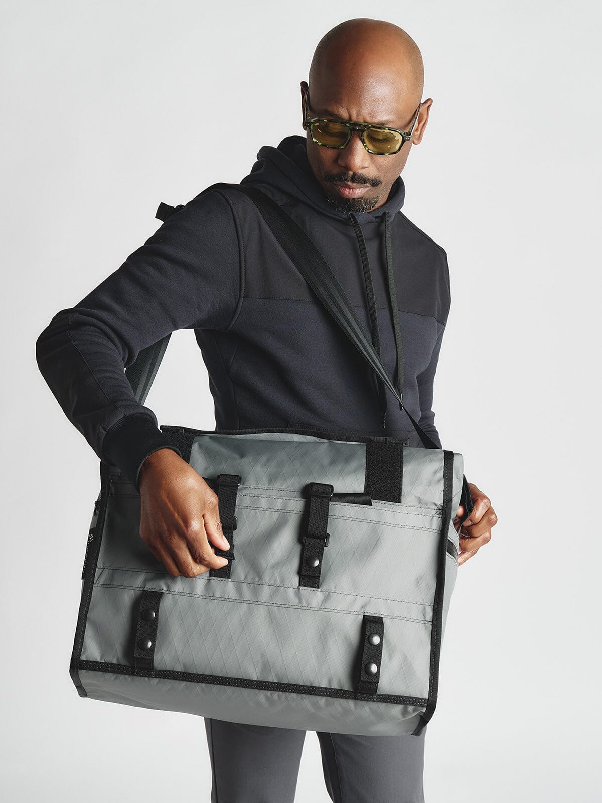 Helmsman : VX by Mission Workshop - Sacs étanches et vêtements techniques - San Francisco & Los Angeles - Construit pour durer - Garanti pour toujours